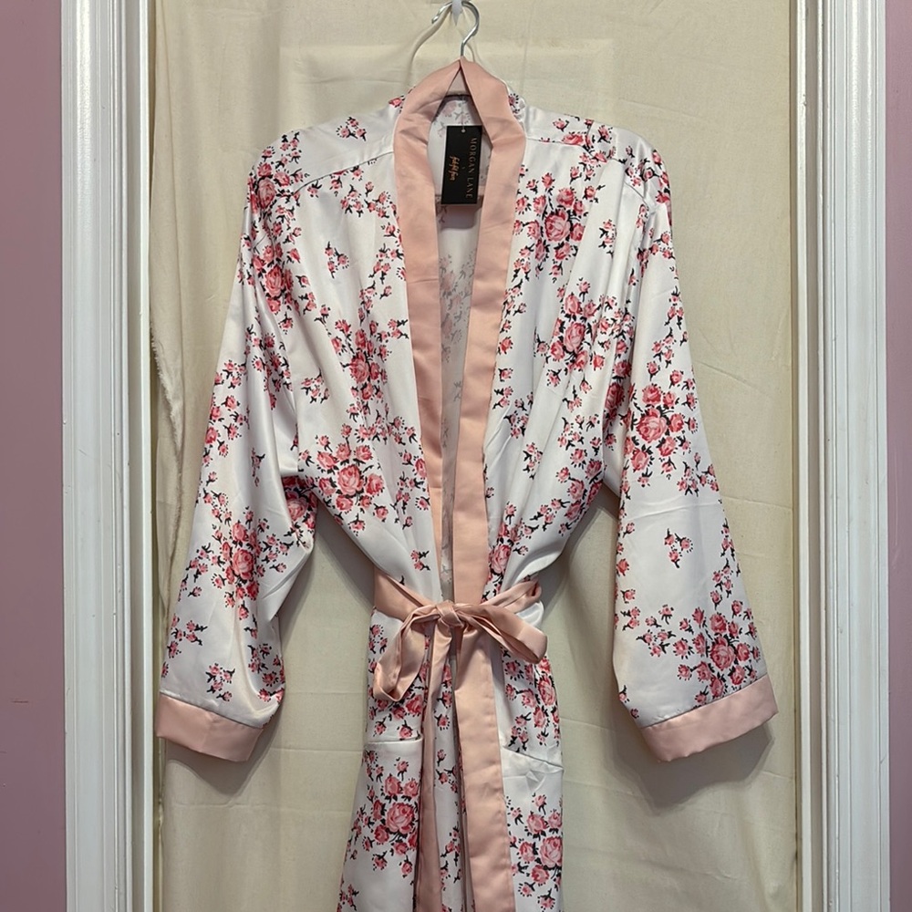 Morgan Lane Pink and White Floral Robe